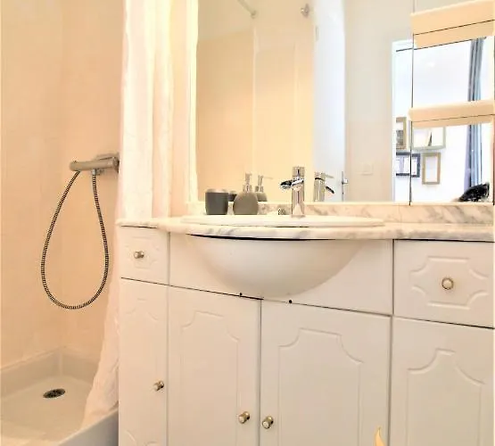 Hyeres-plage Cabine-l'ayguade By Hc