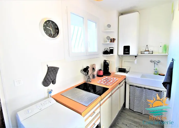 Hyeres-plage Cabine-l'ayguade By Hc * 耶尔